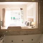 Hotel The Design *
