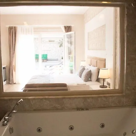 Hotel The Design *